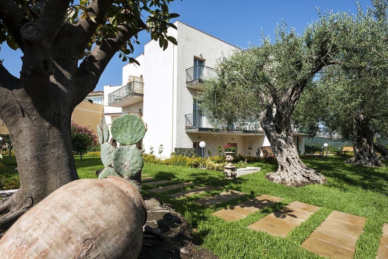 Villa Collina Giardini-Naxos Exterior foto