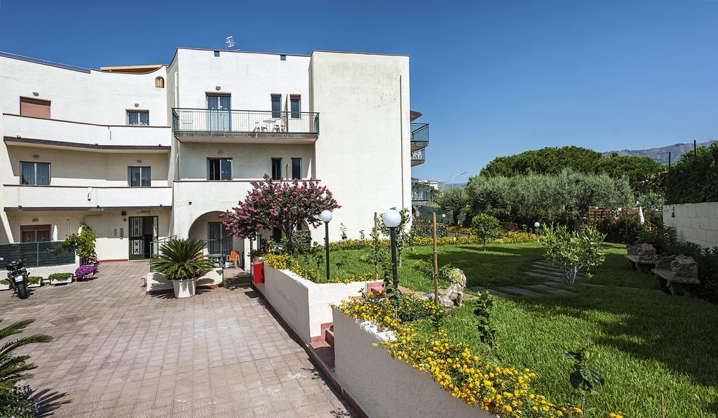 Villa Collina Giardini-Naxos Exterior foto