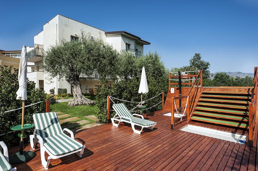 Villa Collina Giardini-Naxos Exterior foto