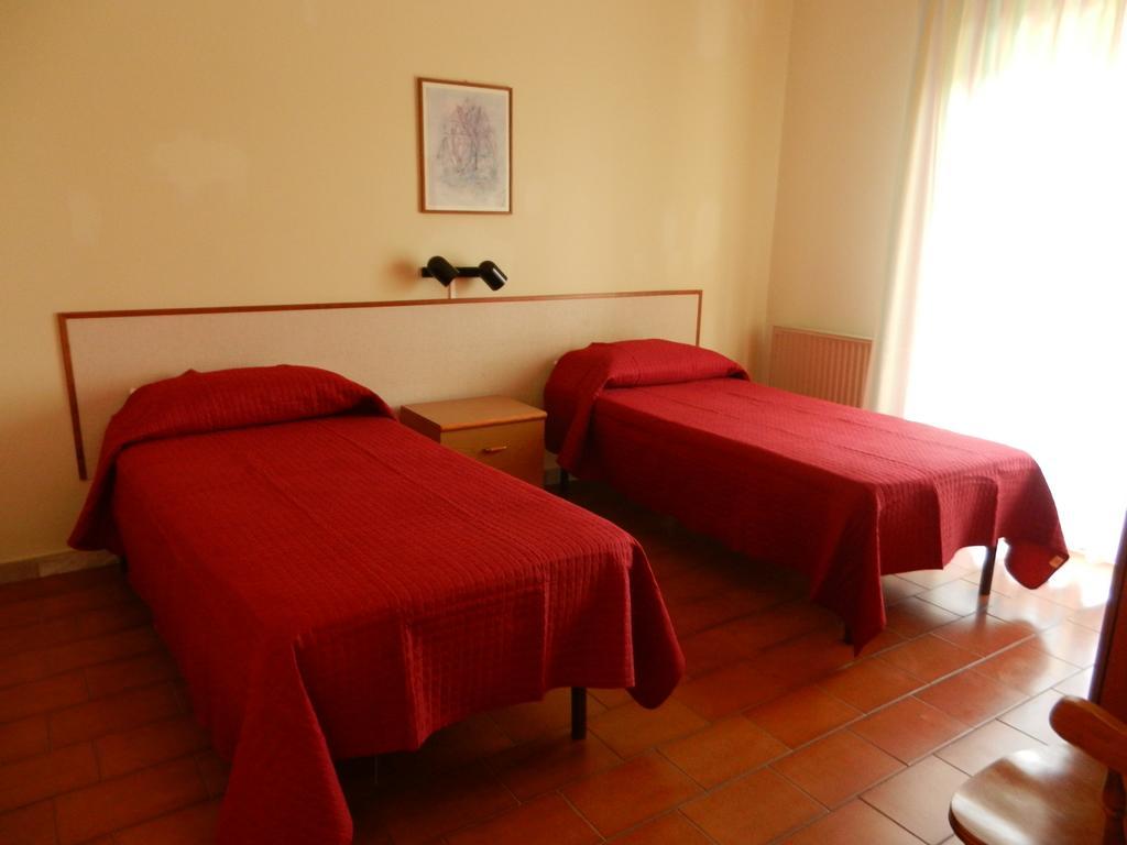 Villa Collina Giardini-Naxos Zimmer foto