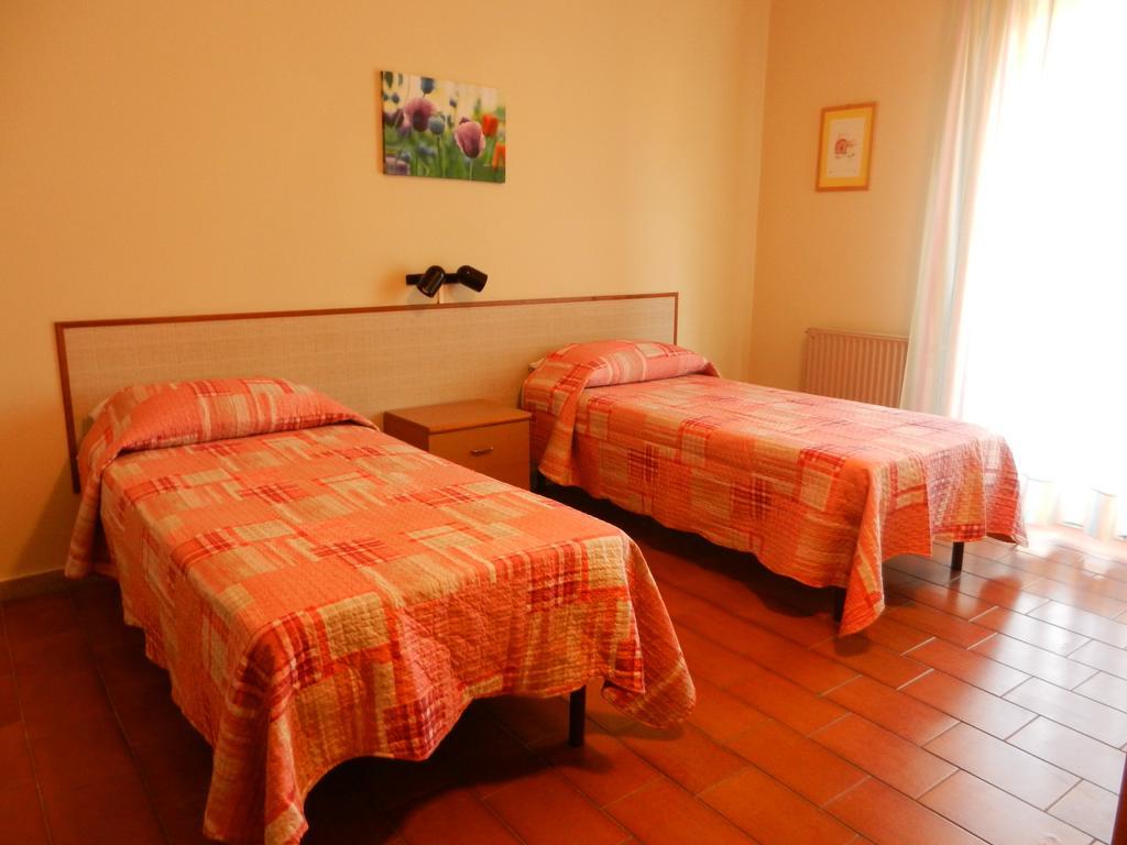 Villa Collina Giardini-Naxos Zimmer foto