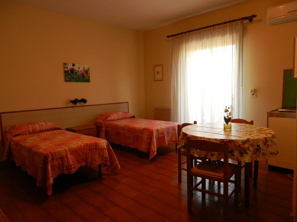 Villa Collina Giardini-Naxos Zimmer foto