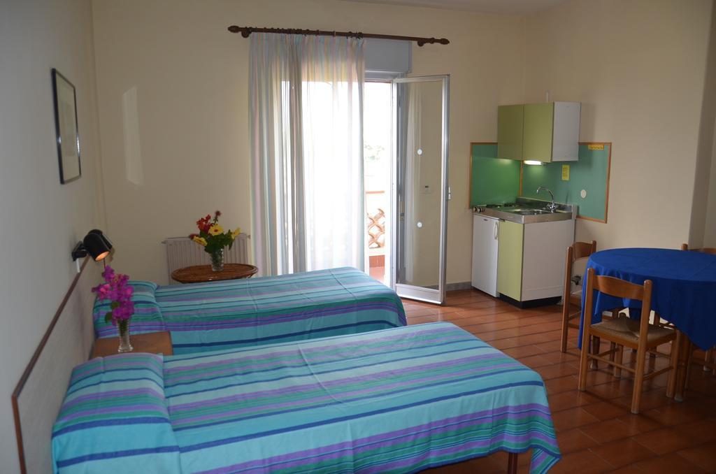 Villa Collina Giardini-Naxos Zimmer foto