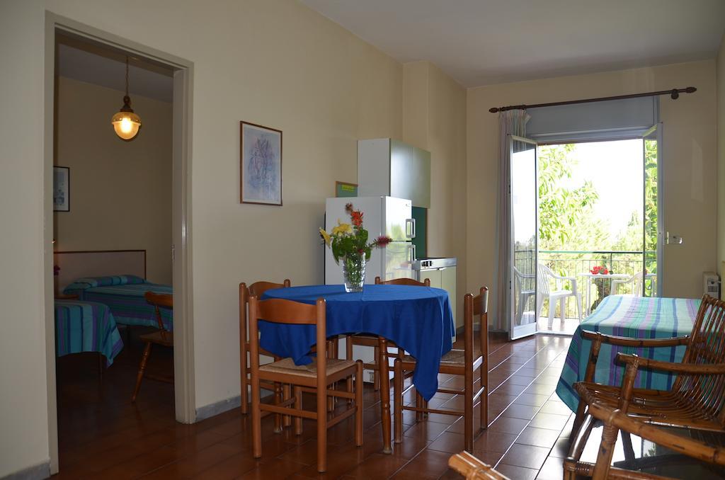 Villa Collina Giardini-Naxos Zimmer foto